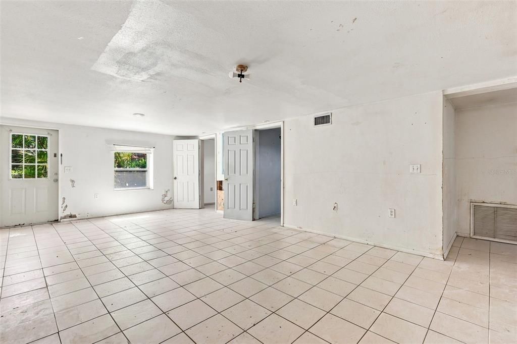 For Sale: $479,900 (6 beds, 3 baths, 1983 Square Feet)