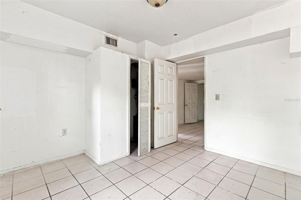 For Sale: $479,900 (6 beds, 3 baths, 1983 Square Feet)