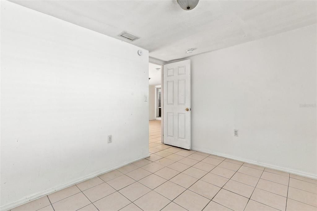 For Sale: $479,900 (6 beds, 3 baths, 1983 Square Feet)