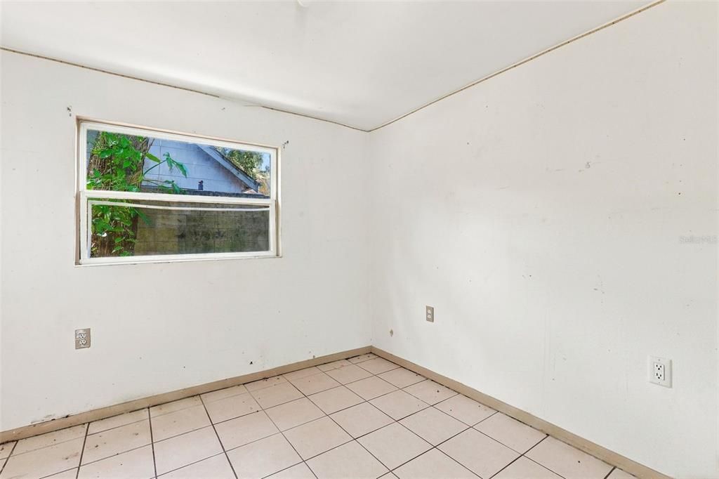 For Sale: $479,900 (6 beds, 3 baths, 1983 Square Feet)