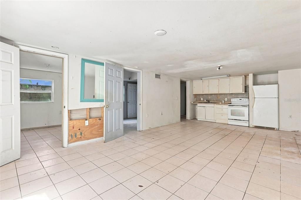 For Sale: $479,900 (6 beds, 3 baths, 1983 Square Feet)