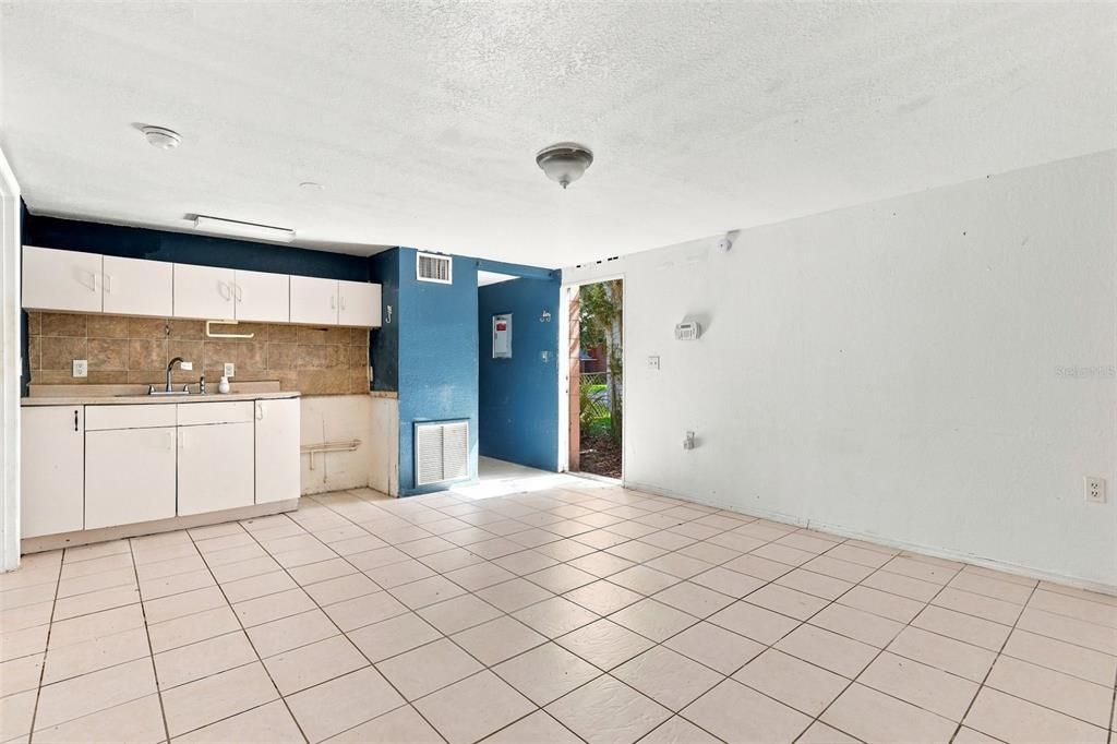 For Sale: $479,900 (6 beds, 3 baths, 1983 Square Feet)