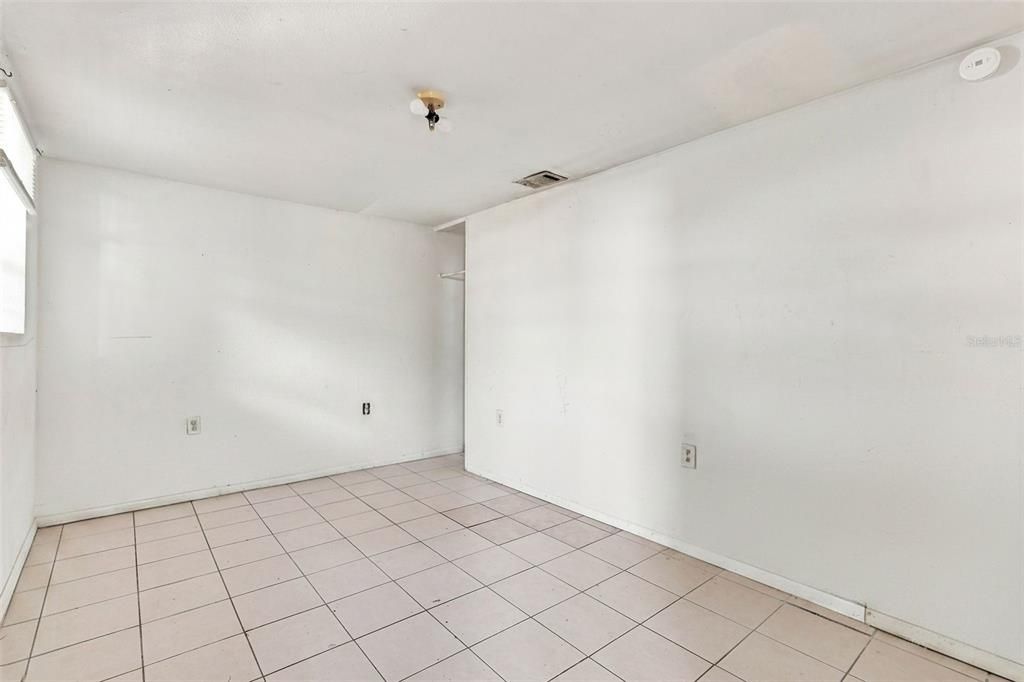 For Sale: $479,900 (6 beds, 3 baths, 1983 Square Feet)