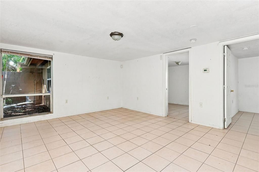 For Sale: $479,900 (6 beds, 3 baths, 1983 Square Feet)
