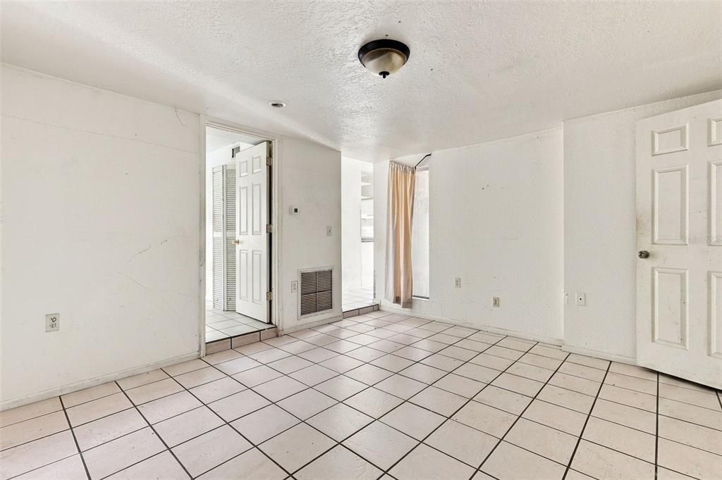 For Sale: $479,900 (6 beds, 3 baths, 1983 Square Feet)