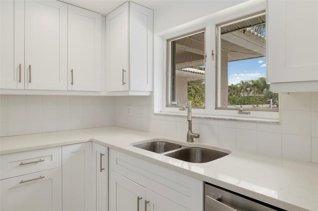 En Venta: $2,300,000 (4 camas, 3 baños, 2578 Pies cuadrados)