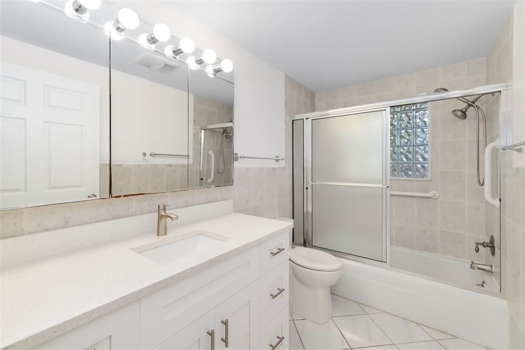 En Venta: $2,300,000 (4 camas, 3 baños, 2578 Pies cuadrados)