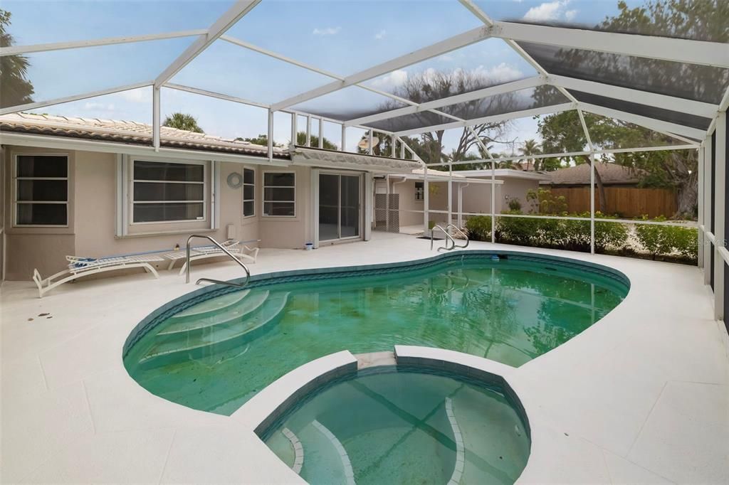 En Venta: $2,300,000 (4 camas, 3 baños, 2578 Pies cuadrados)