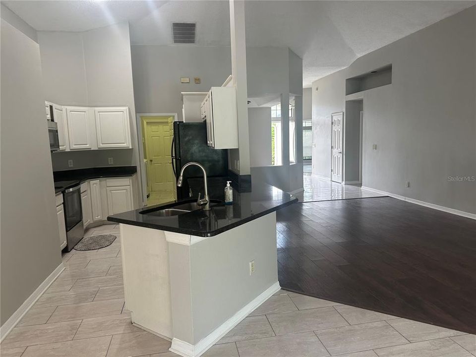 For Rent: $3,100 (4 beds, 2 baths, 2041 Square Feet)