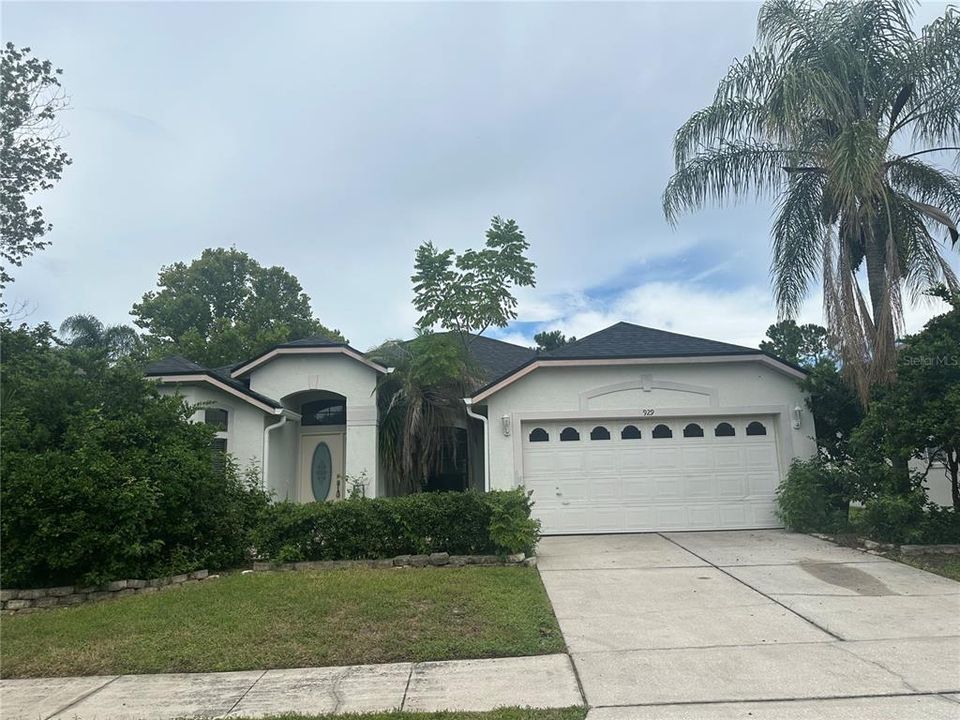 For Rent: $3,100 (4 beds, 2 baths, 2041 Square Feet)