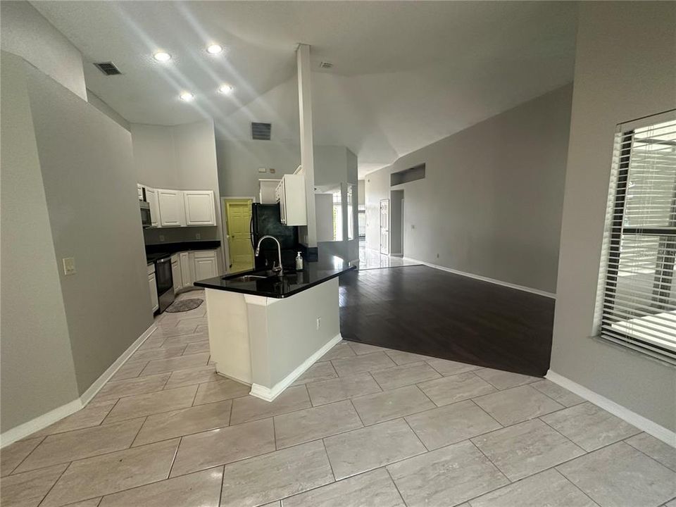 For Rent: $3,100 (4 beds, 2 baths, 2041 Square Feet)