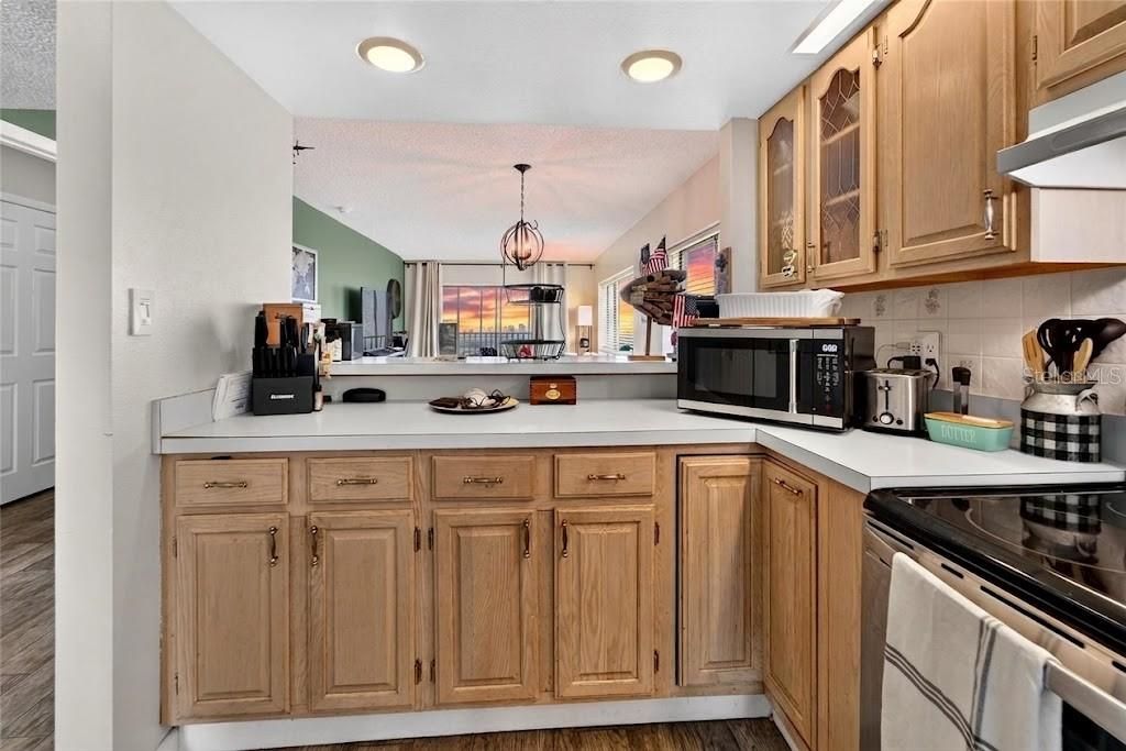 For Sale: $309,900 (2 beds, 2 baths, 1095 Square Feet)