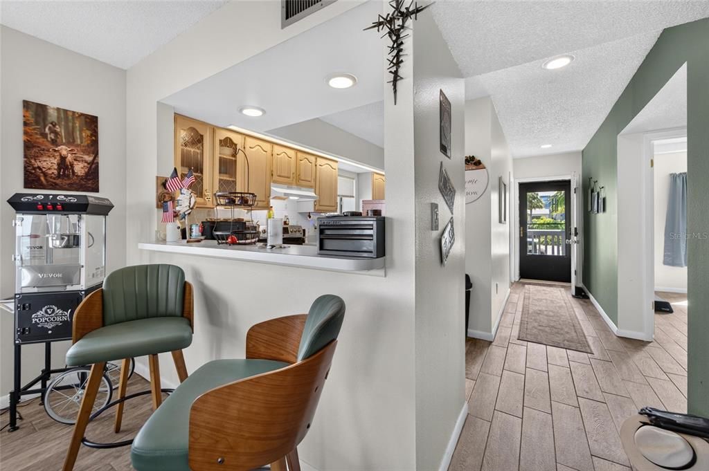For Sale: $309,900 (2 beds, 2 baths, 1095 Square Feet)