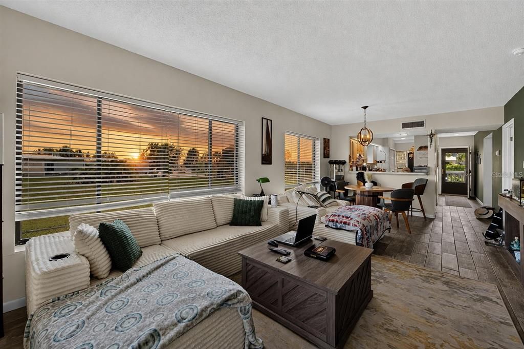 For Sale: $309,900 (2 beds, 2 baths, 1095 Square Feet)