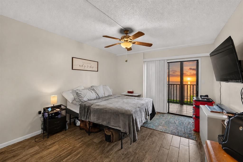 For Sale: $309,900 (2 beds, 2 baths, 1095 Square Feet)