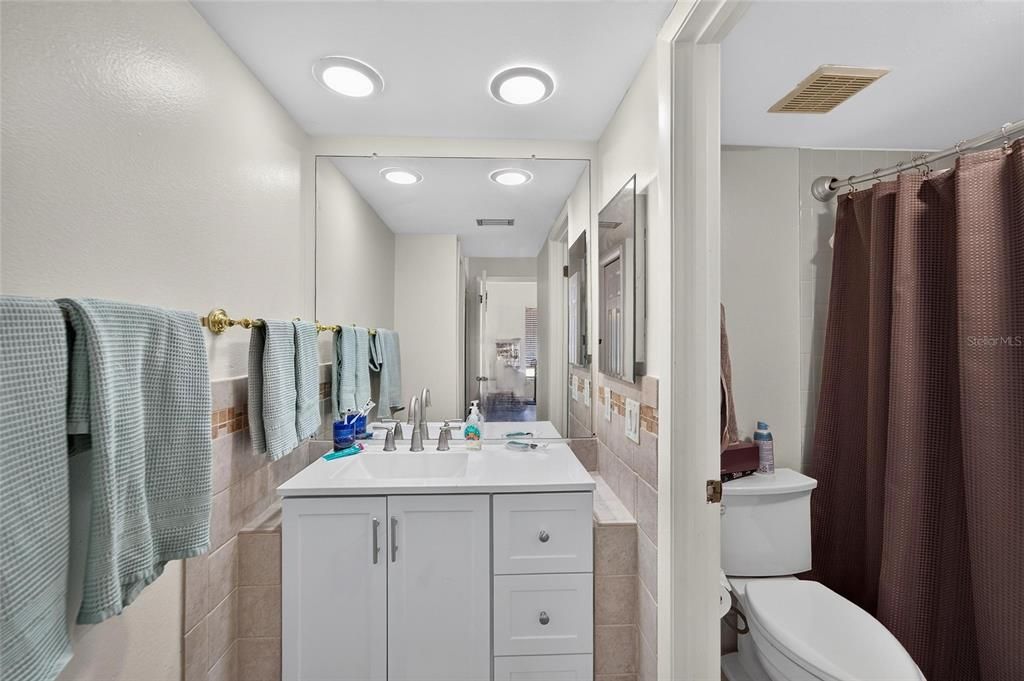 For Sale: $309,900 (2 beds, 2 baths, 1095 Square Feet)