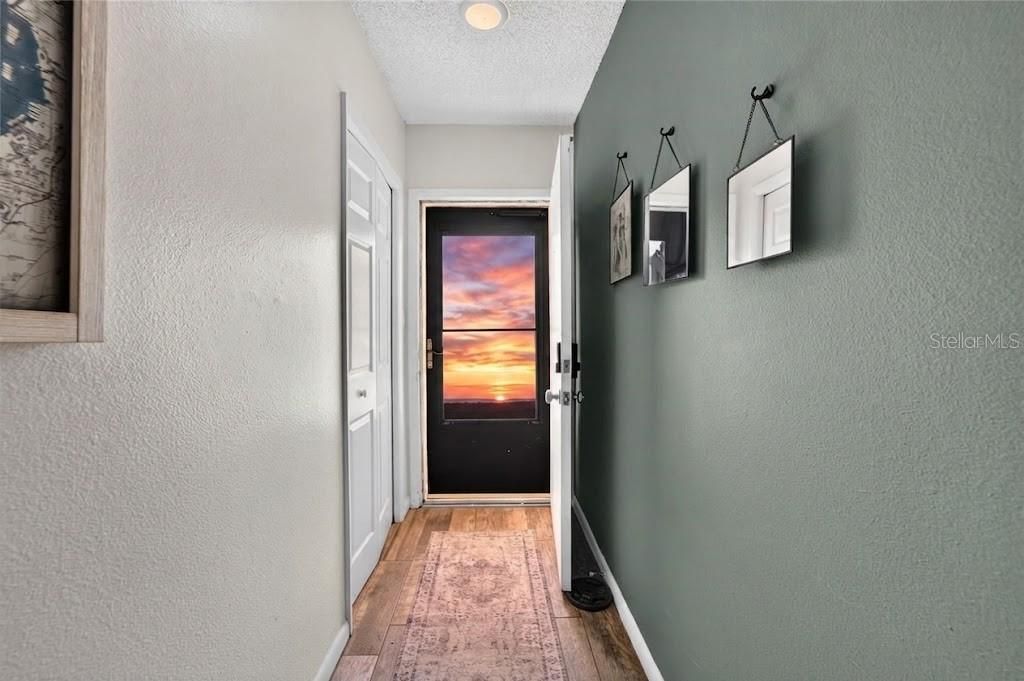 For Sale: $309,900 (2 beds, 2 baths, 1095 Square Feet)