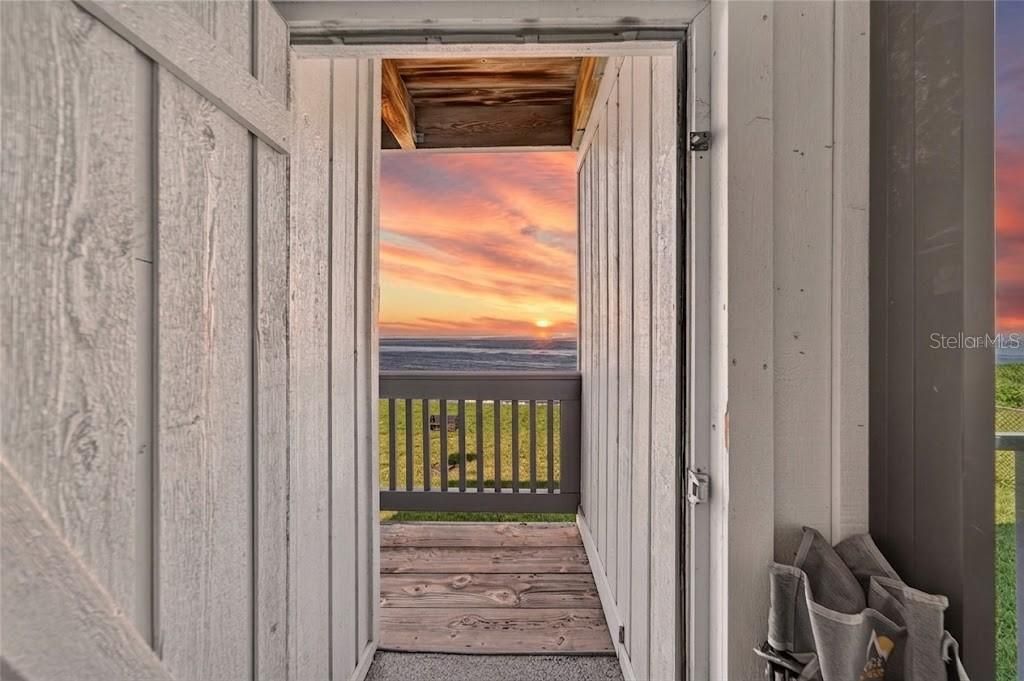 For Sale: $309,900 (2 beds, 2 baths, 1095 Square Feet)