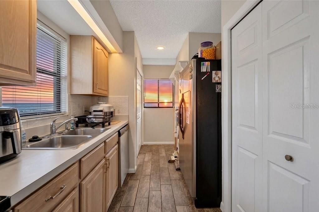 For Sale: $309,900 (2 beds, 2 baths, 1095 Square Feet)