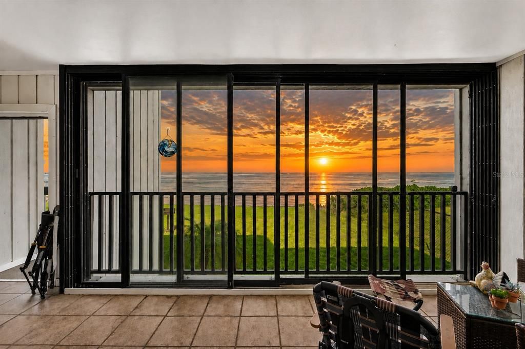 For Sale: $309,900 (2 beds, 2 baths, 1095 Square Feet)