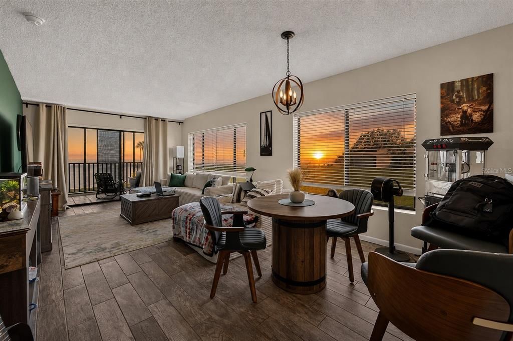 For Sale: $309,900 (2 beds, 2 baths, 1095 Square Feet)