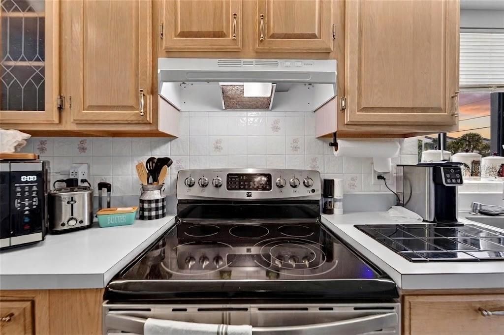 For Sale: $309,900 (2 beds, 2 baths, 1095 Square Feet)