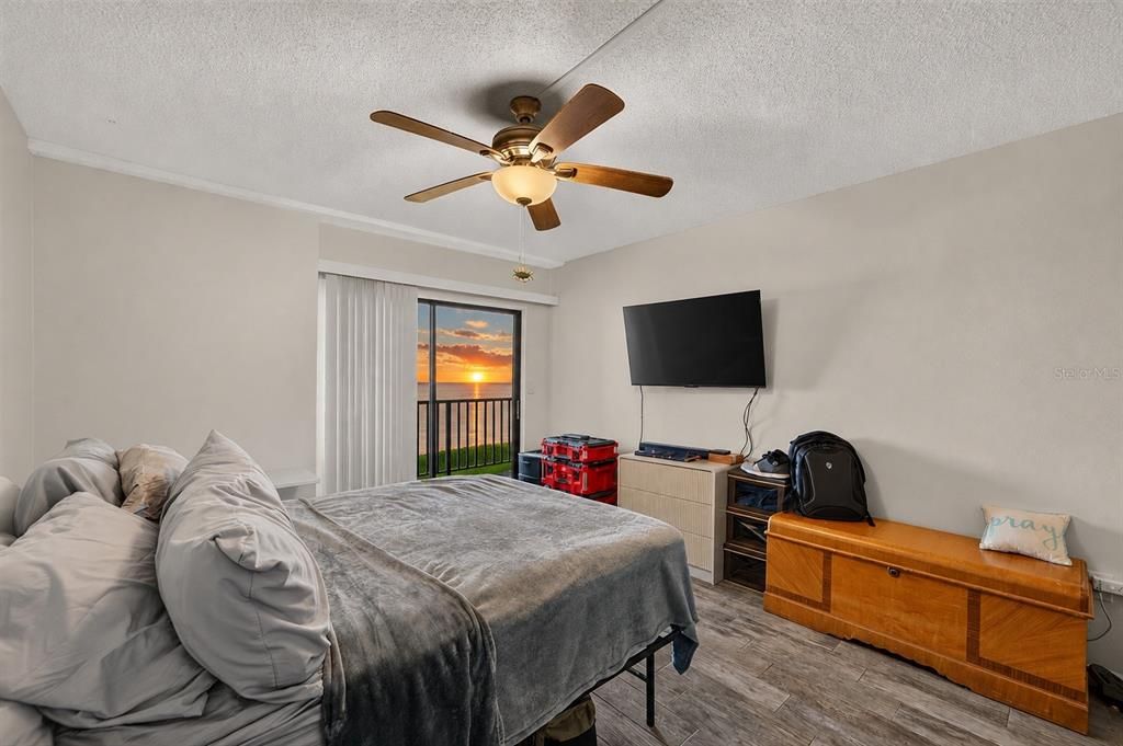 For Sale: $309,900 (2 beds, 2 baths, 1095 Square Feet)
