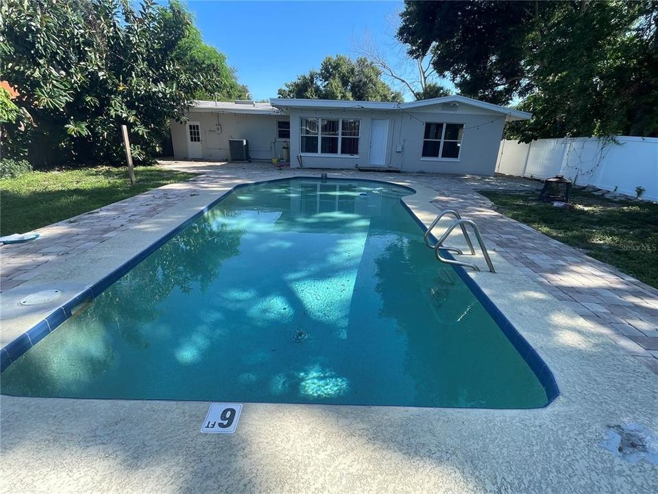 Active With Contract: $2,600 (2 beds, 2 baths, 1437 Square Feet)