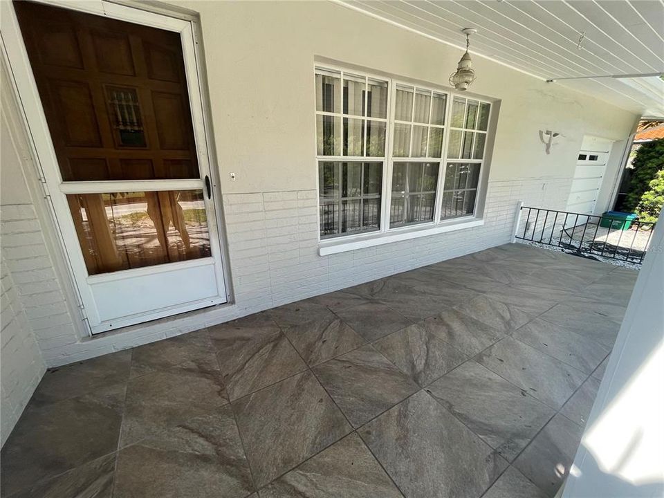 Active With Contract: $2,600 (2 beds, 2 baths, 1437 Square Feet)