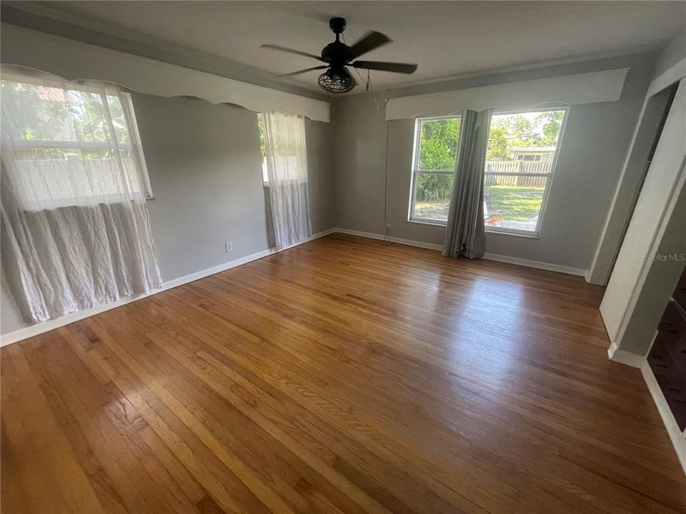Active With Contract: $2,600 (2 beds, 2 baths, 1437 Square Feet)