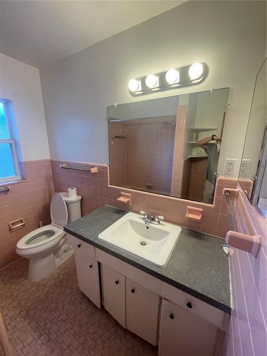 Active With Contract: $2,600 (2 beds, 2 baths, 1437 Square Feet)
