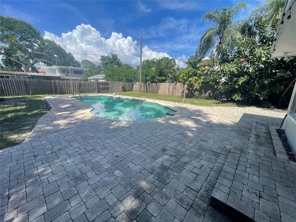 Active With Contract: $2,600 (2 beds, 2 baths, 1437 Square Feet)