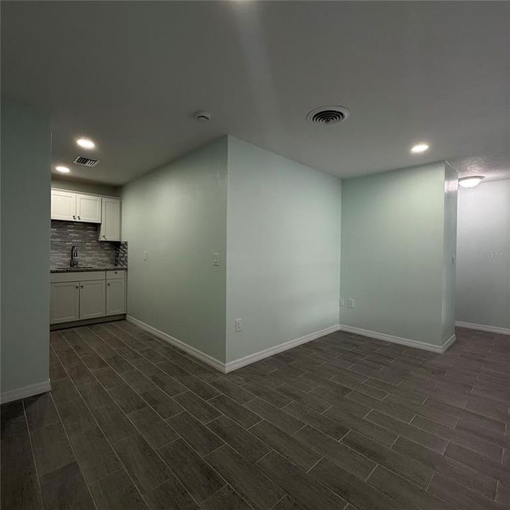 For Rent: $1,650 (2 beds, 1 baths, 650 Square Feet)