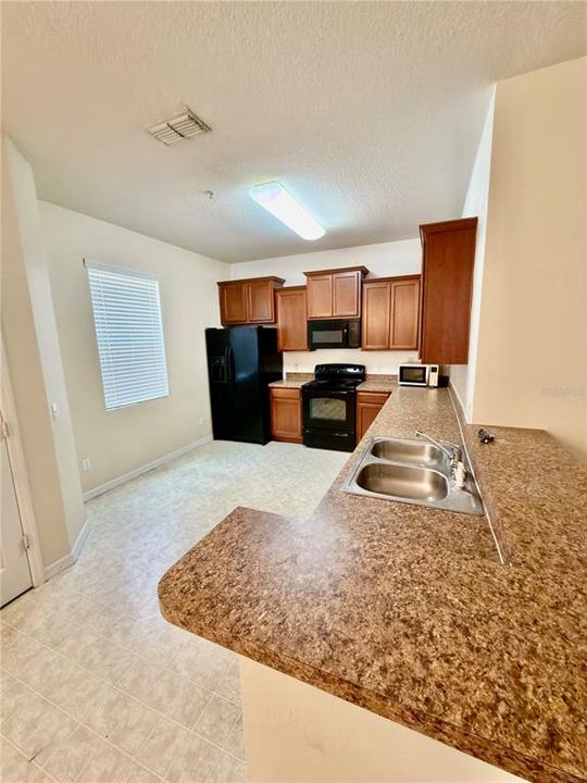 For Rent: $1,895 (3 beds, 2 baths, 1588 Square Feet)