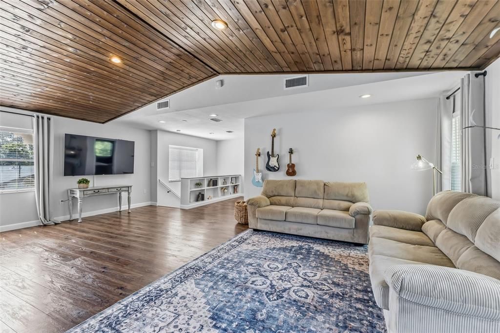 For Sale: $899,000 (4 beds, 2 baths, 2780 Square Feet)