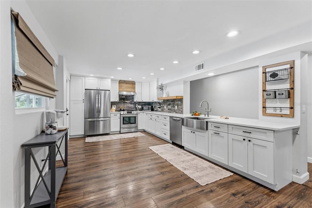 For Sale: $899,000 (4 beds, 2 baths, 2780 Square Feet)
