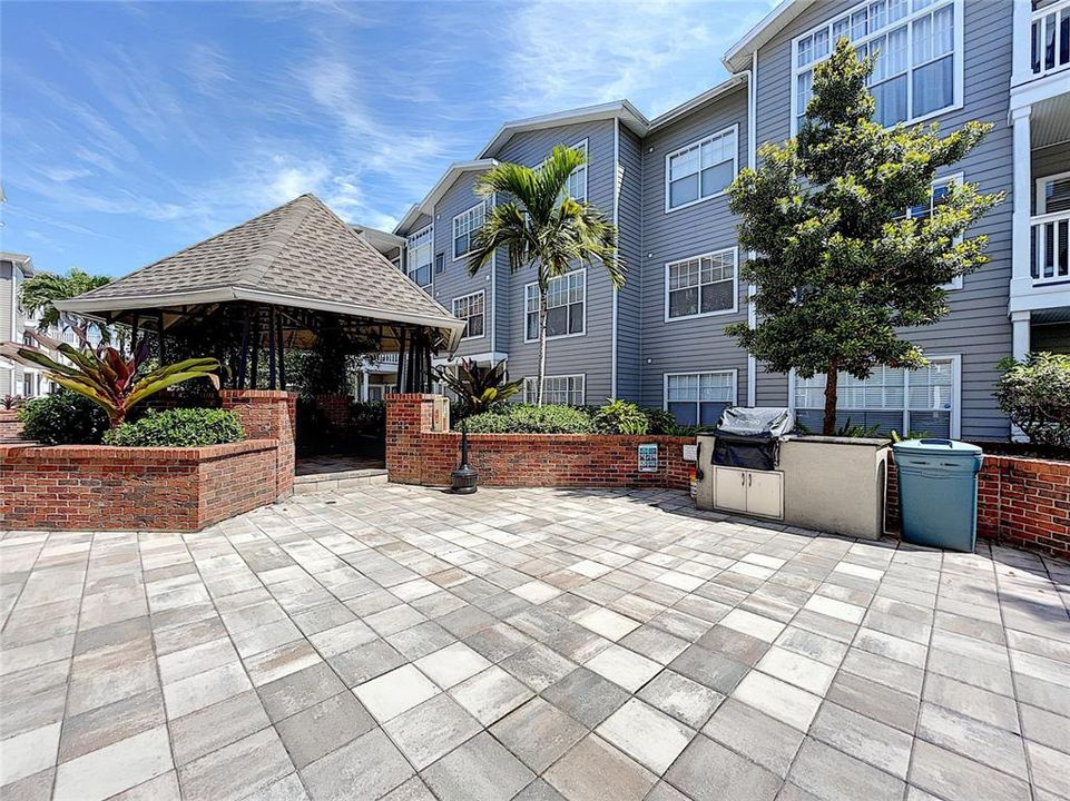 For Rent: $2,600 (1 beds, 1 baths, 648 Square Feet)