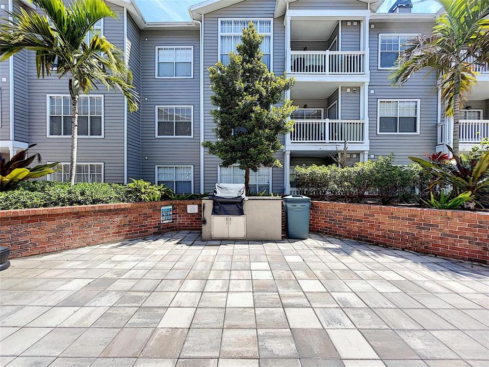 For Rent: $2,600 (1 beds, 1 baths, 648 Square Feet)