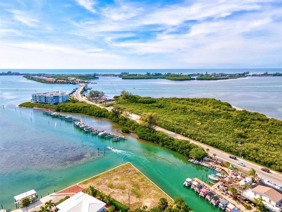 На продажу: $599,900 (3 спален, 2 ванн, 2028 Квадратных фут)