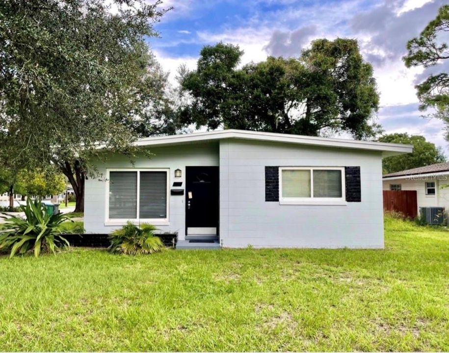 For Rent: $2,300 (3 beds, 2 baths, 1068 Square Feet)