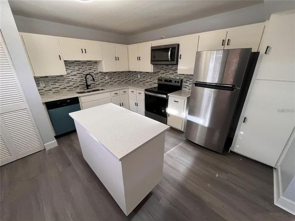 For Rent: $1,750 (2 beds, 2 baths, 1292 Square Feet)