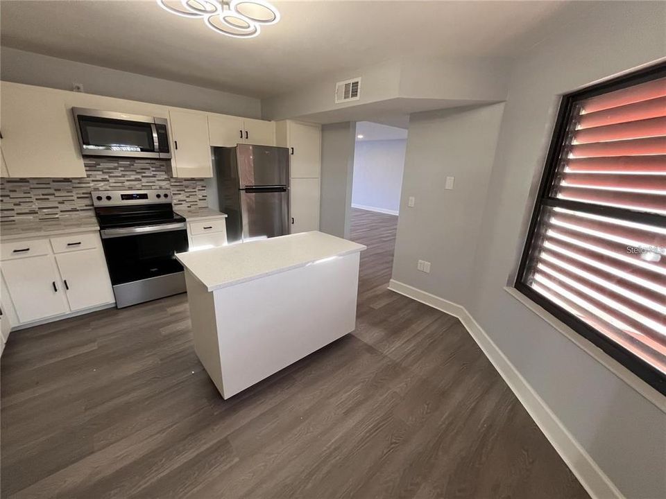 For Rent: $1,750 (2 beds, 2 baths, 1292 Square Feet)