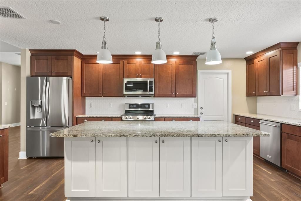 En Venta: $660,000 (4 camas, 3 baños, 3029 Pies cuadrados)