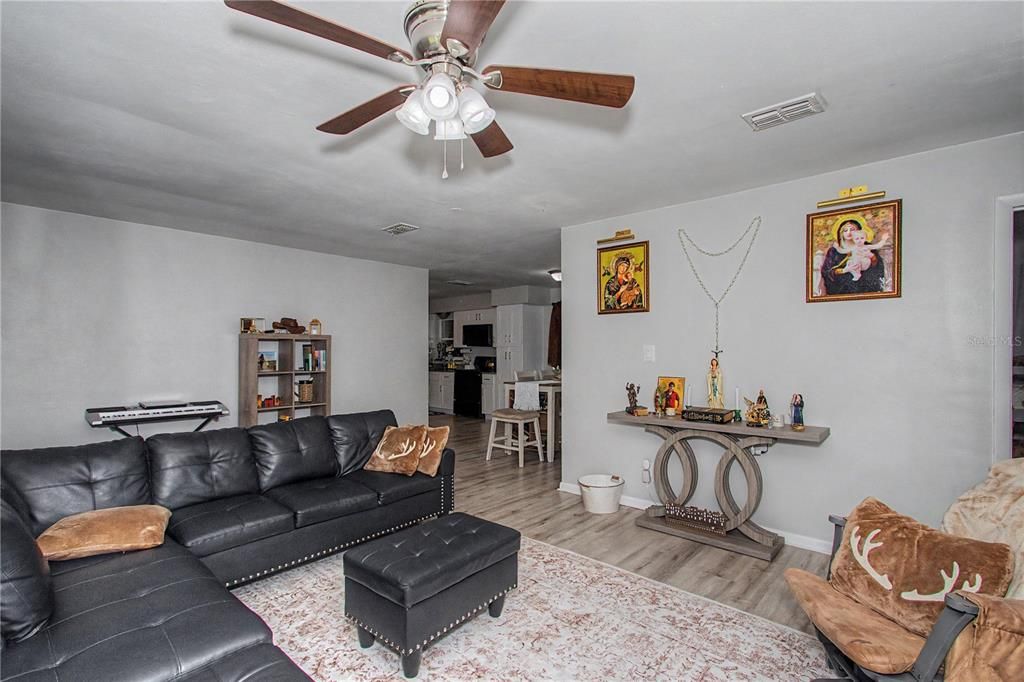 For Sale: $296,900 (4 beds, 1 baths, 1775 Square Feet)