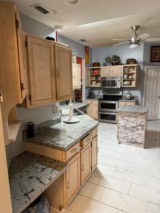 For Rent: $2,800 (4 beds, 2 baths, 1806 Square Feet)