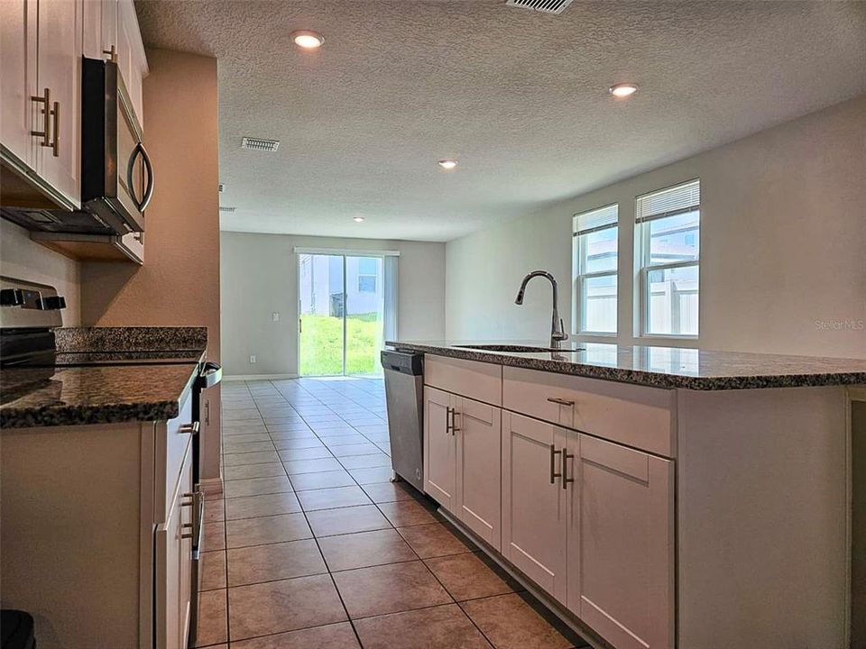 For Rent: $2,300 (4 beds, 2 baths, 1688 Square Feet)