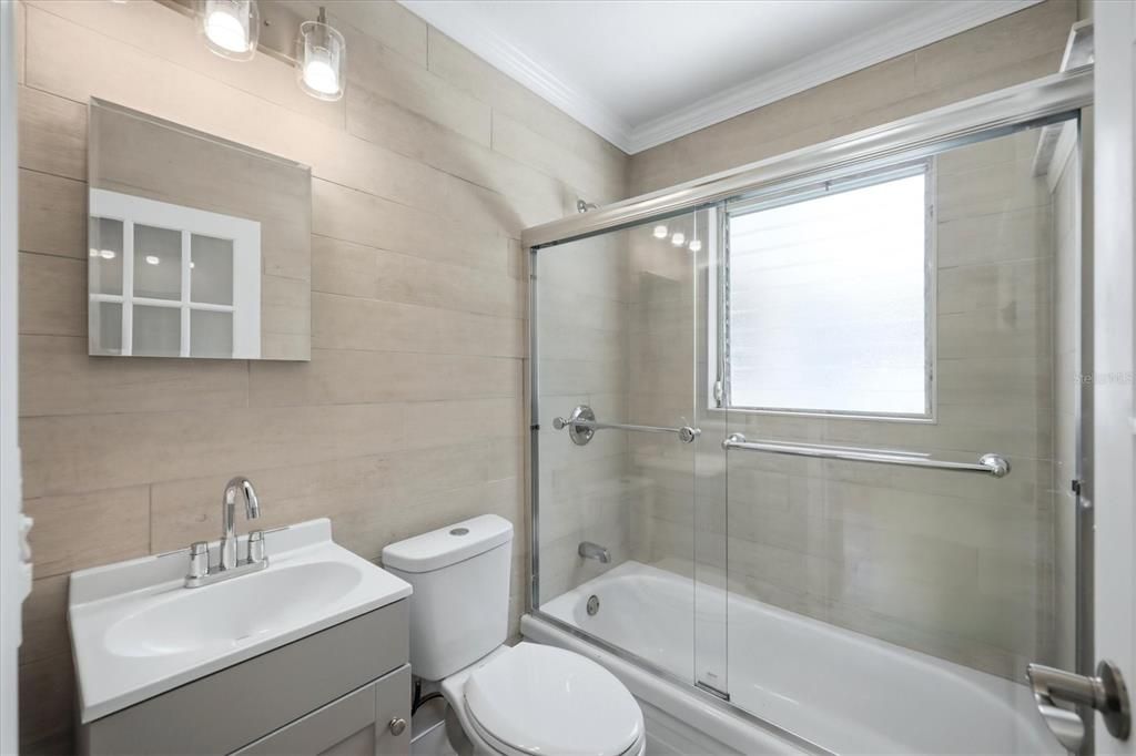 На продажу: $259,999 (2 спален, 2 ванн, 901.2 Квадратных фут)