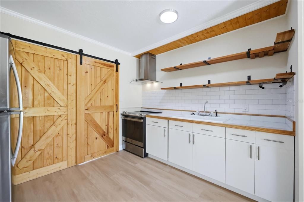 На продажу: $259,999 (2 спален, 2 ванн, 901.2 Квадратных фут)