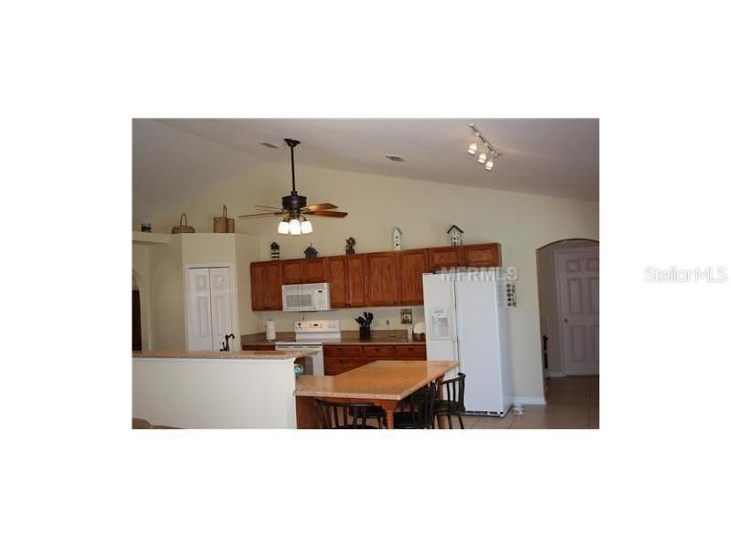 For Rent: $3,200 (4 beds, 2 baths, 2256 Square Feet)