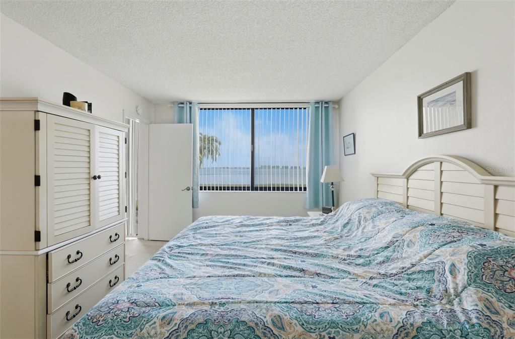 Activo con contrato: $375,000 (2 camas, 2 baños, 1082 Pies cuadrados)